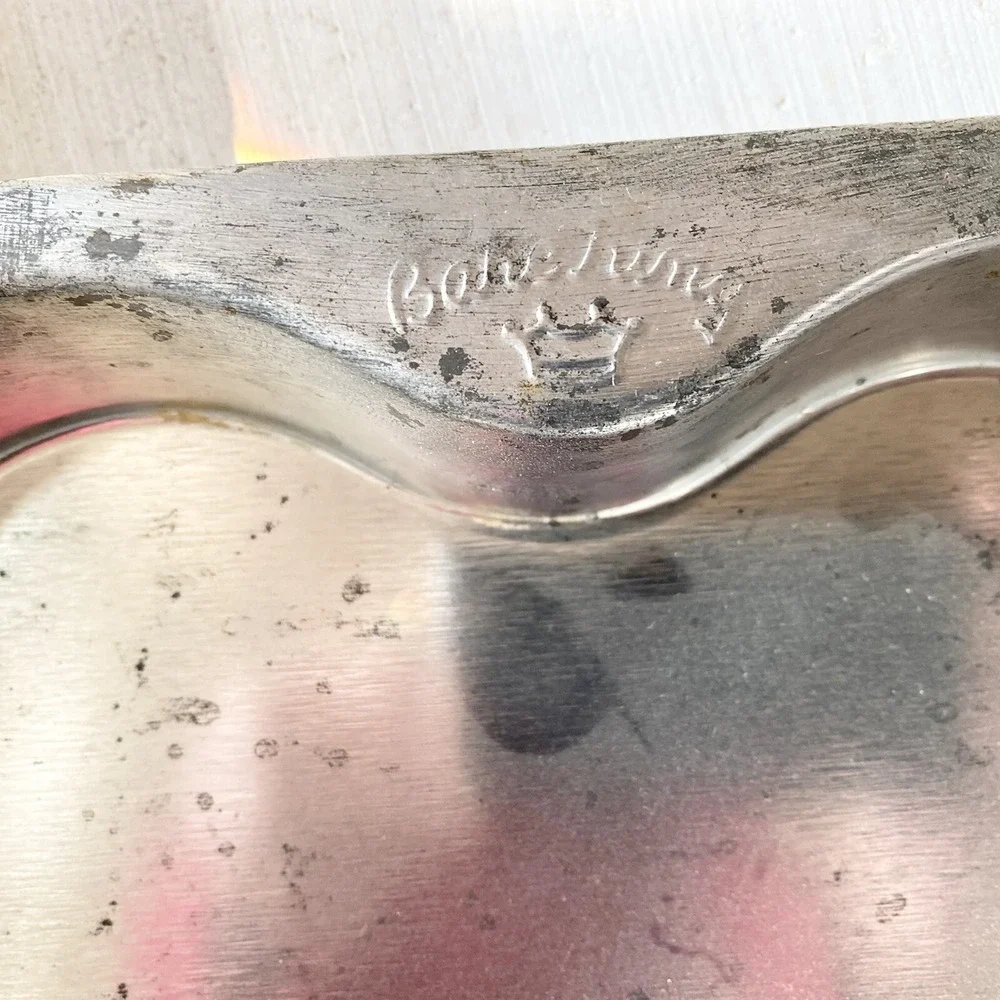 2 Vintage Tin/Metal BAKE KING Heart-Shaped Cake‎ 8